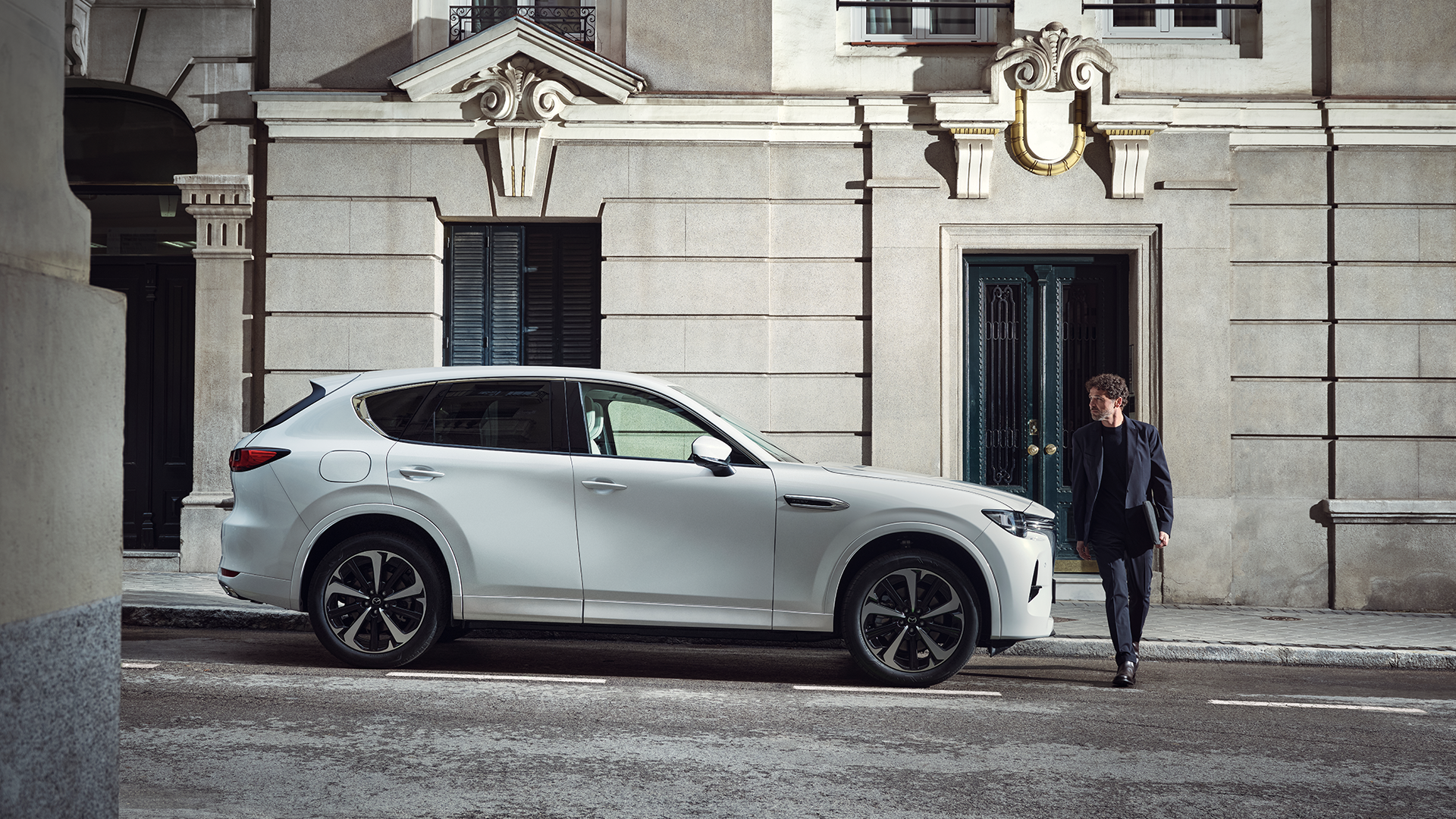 2022 Mazda CX 60 Craftedinjapan Sideshot 33 RHD CMYK 11210X8047 2022 Eur Engl